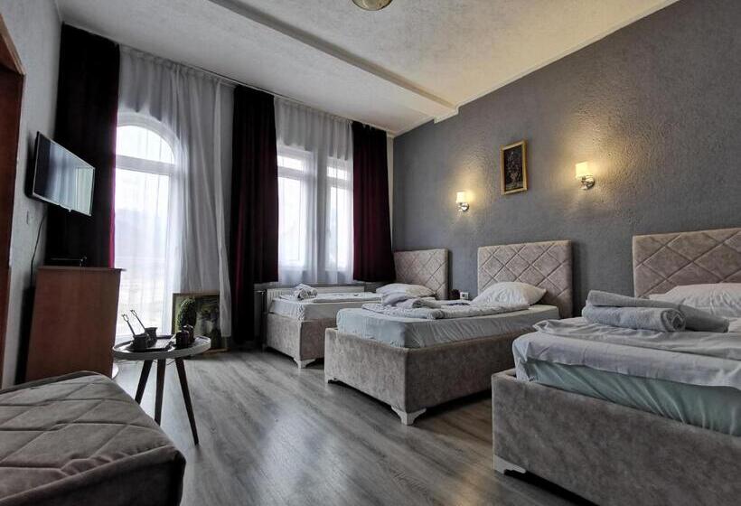 اتاق راحتی سه تخته, Rosi