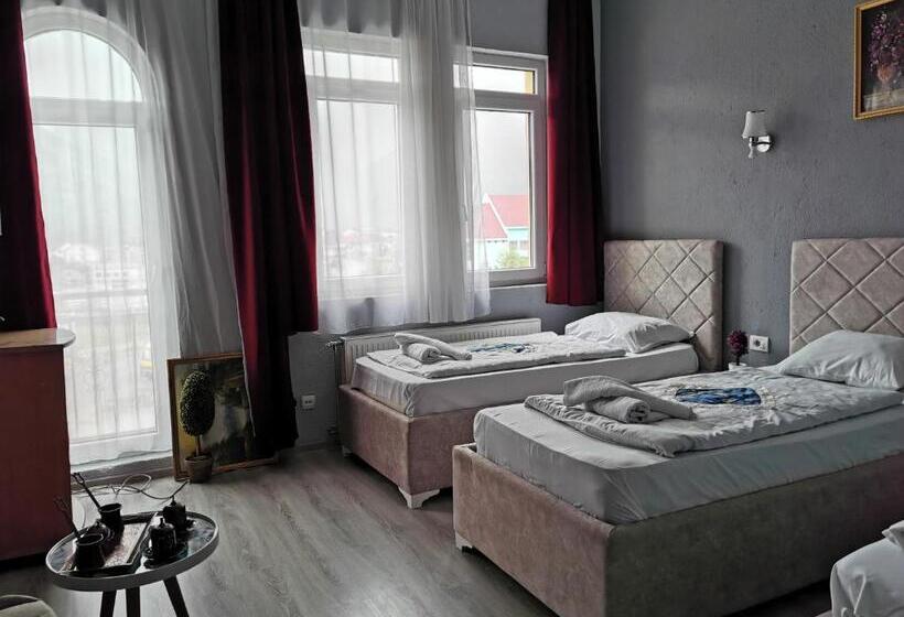 اتاق راحتی سه تخته, Rosi