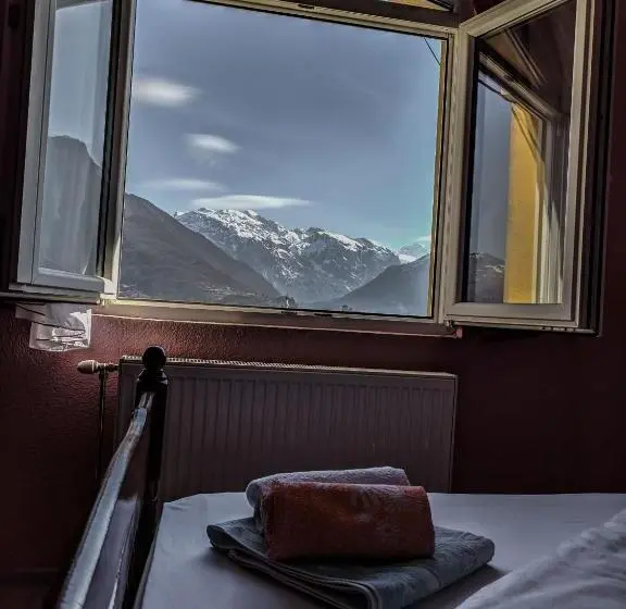 اتاق استاندارد چهارنفره با بالکن, Rosi