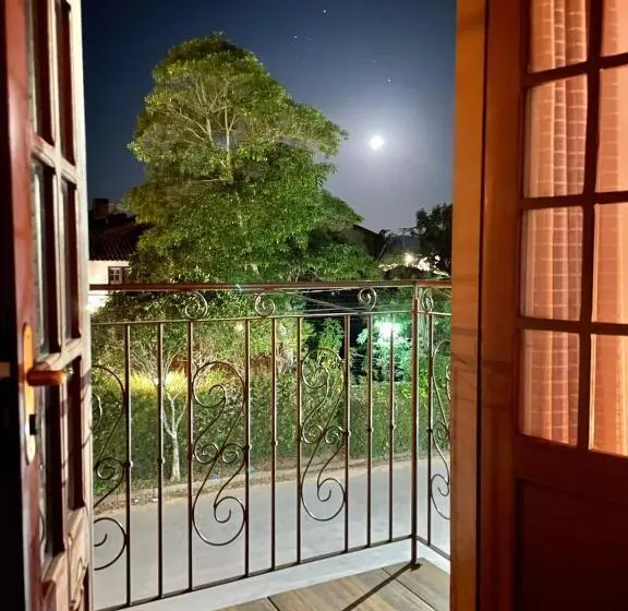 اتاق لوکس با بالکن, Pouso Da Paz