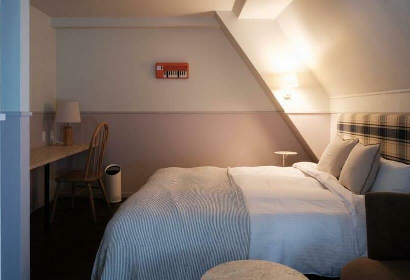 غرفة ديلوكس, Miss Morgan