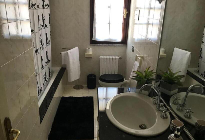 اتاق استاندارد یک تخته با سرویس بهداشتی مشترک, La Villetta
