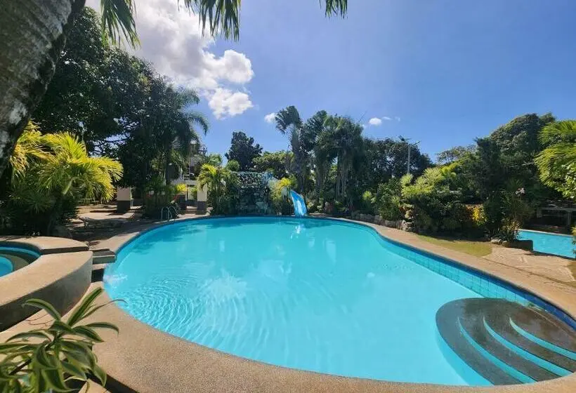 デラックスの4人部屋, Bakasyunan Resort And Conference Center Zambales
