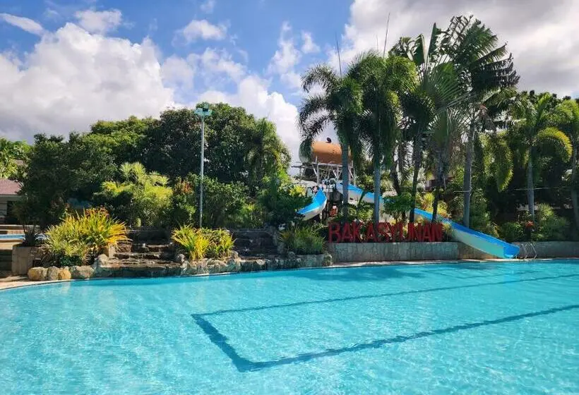 デラックスの4人部屋, Bakasyunan Resort And Conference Center Zambales