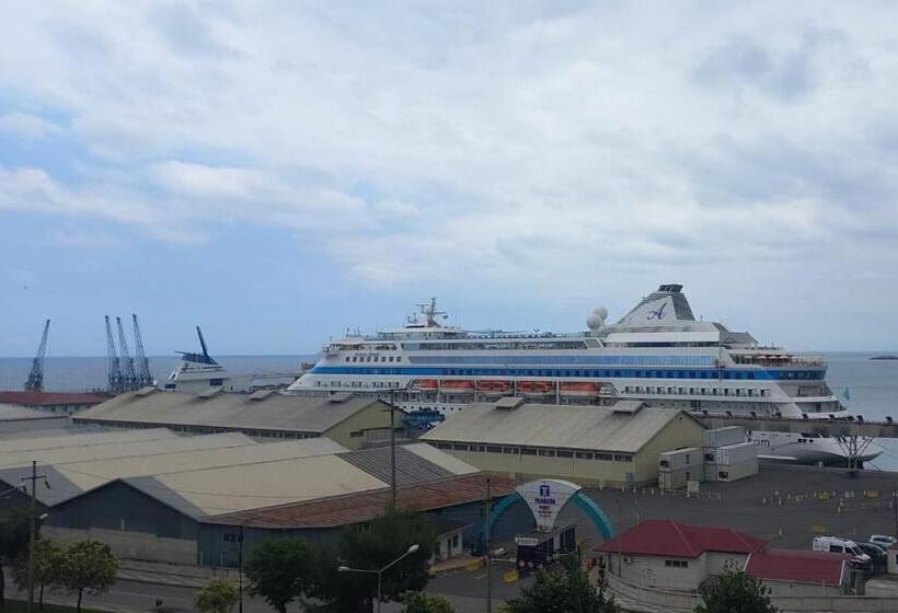 海の見える１ベッドルームアパートメント, Berceste Apart