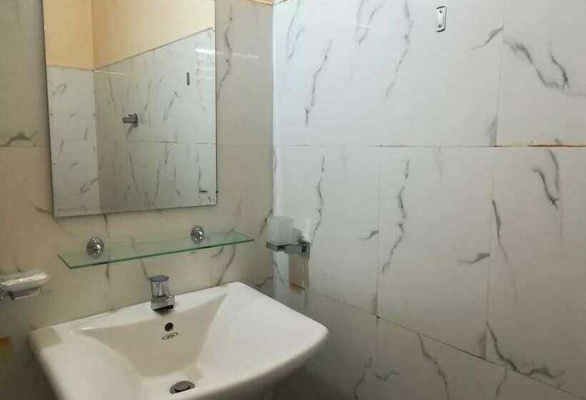 חדר דלוקס לשלושה, Araliya