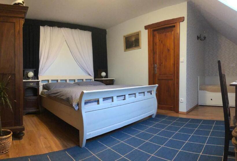 غرفة قياسية ثلاثية, Penzion Primášé