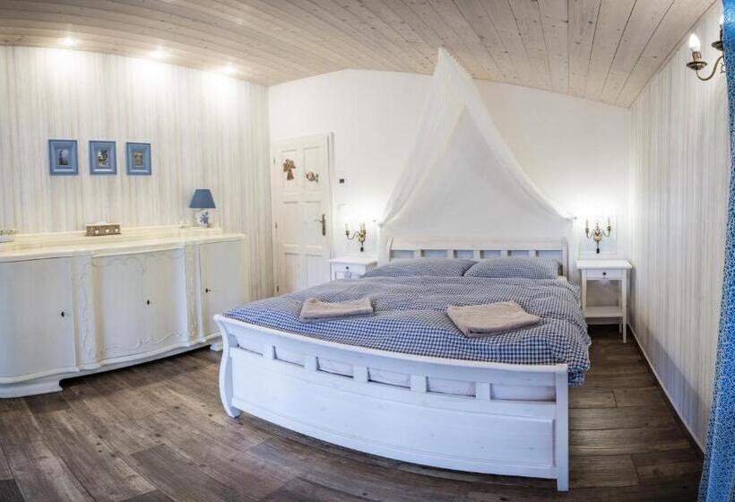 شقة غرفة واحدة مزودة بتراس, Penzion Primášé