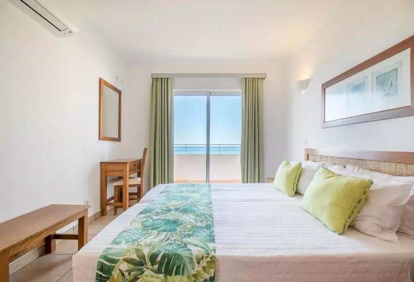 1 Bedroom Apartment Sea View