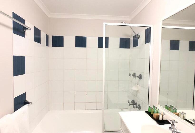 1 Bedroom Premium Apartment Garden View, Cairns Beach Resort