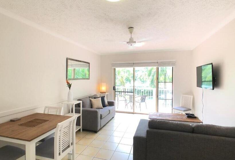 1 Bedroom Premium Apartment Garden View, Cairns Beach Resort