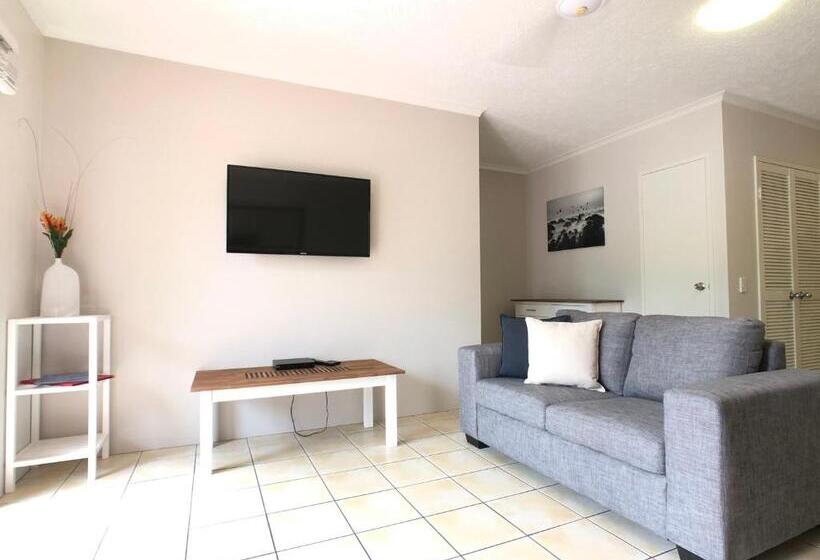 1 Bedroom Premium Apartment Garden View, Cairns Beach Resort