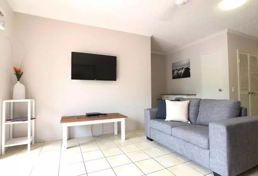 1 Bedroom Premium Apartment Garden View, Cairns Beach Resort