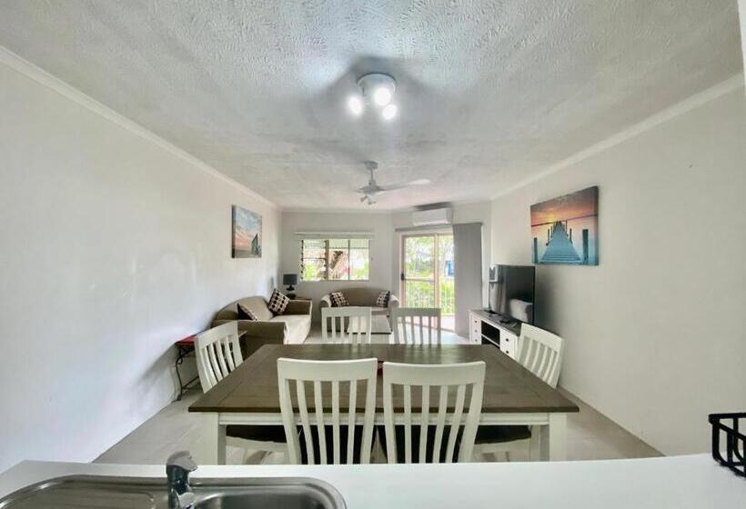 1 Bedroom Premium Apartment Garden View, Cairns Beach Resort