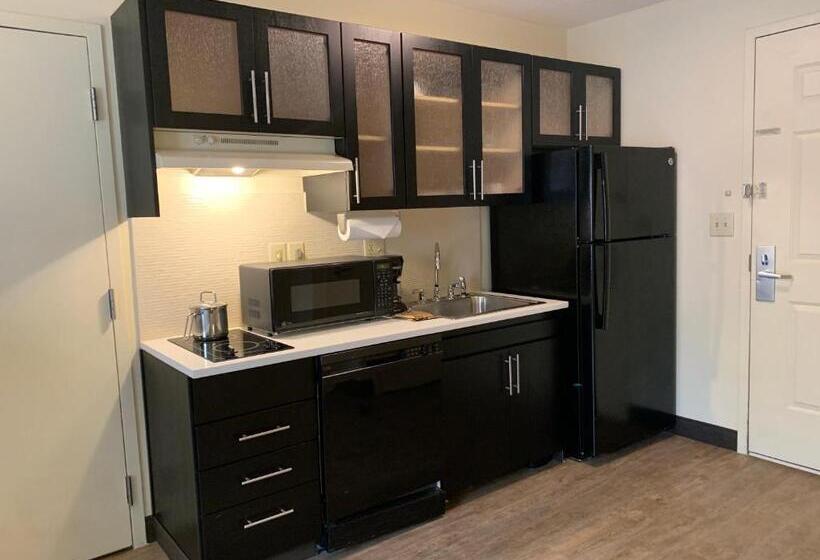 غرفة قياسية لذوى الاحتياجات الخاصة, Candlewood Suites Raleigh Crabtree, An Ihg