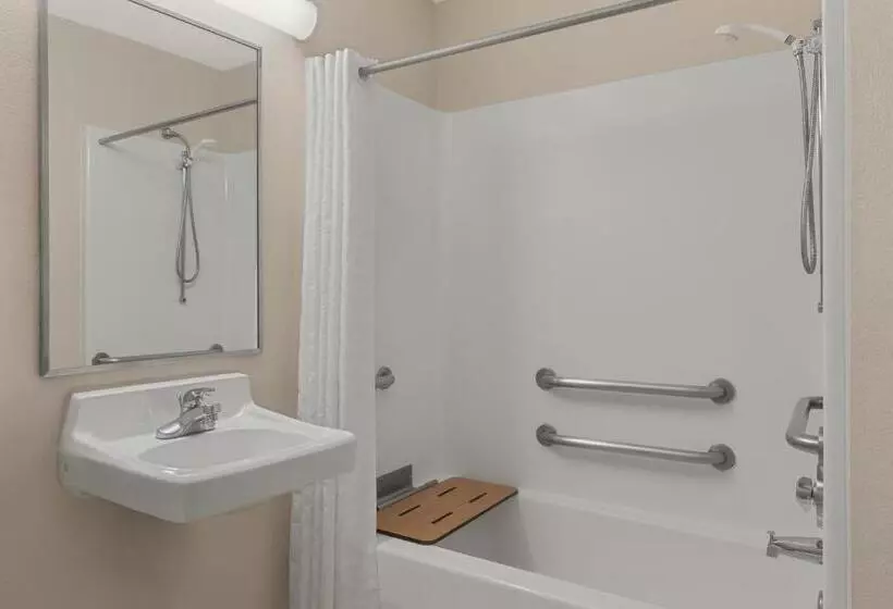 اتاق استاندارد برای معلولان, Candlewood Suites Raleigh Crabtree, An Ihg