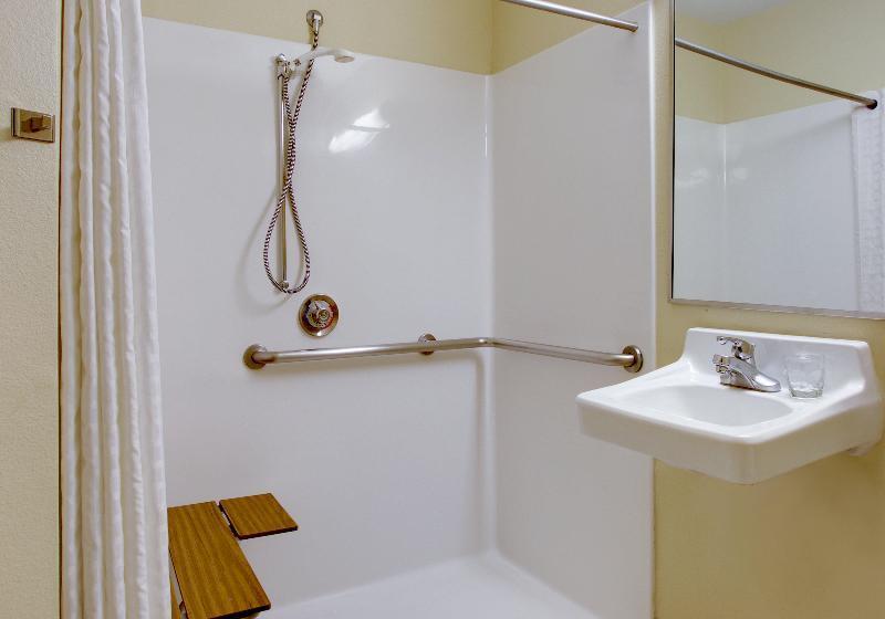 جناح لذوى الاحتياجات الخاصة, Candlewood Suites Raleigh Crabtree, An Ihg