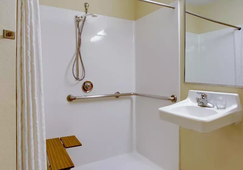 سوئیت برای معلولان, Candlewood Suites Raleigh Crabtree, An Ihg