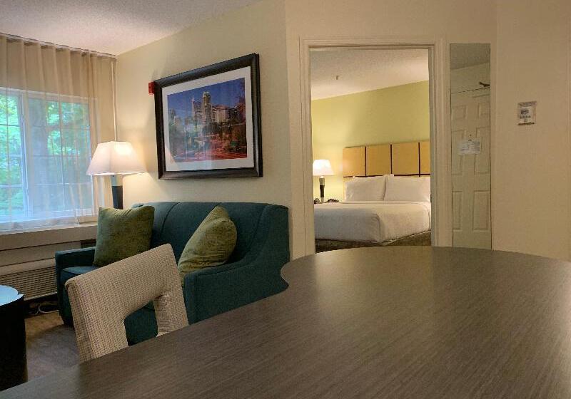 جناح لذوى الاحتياجات الخاصة, Candlewood Suites Raleigh Crabtree, An Ihg