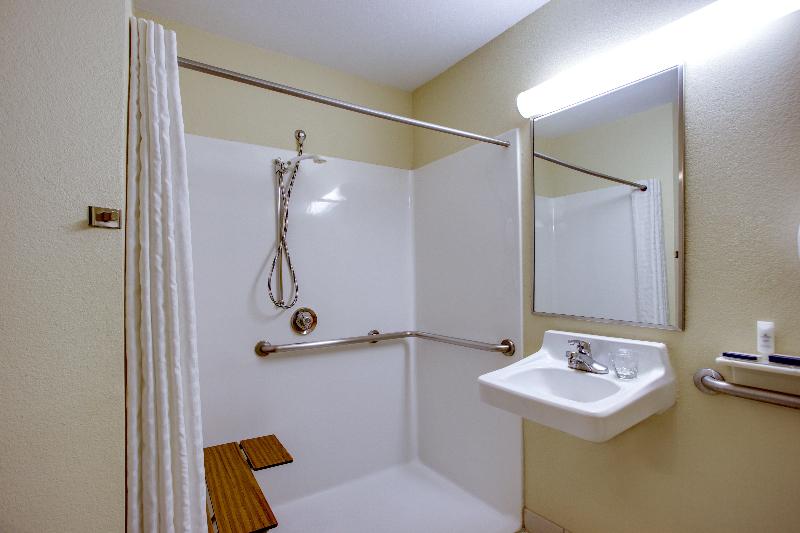 Люкс Адаптированный для Инвалидов, Candlewood Suites Raleigh Crabtree, An Ihg