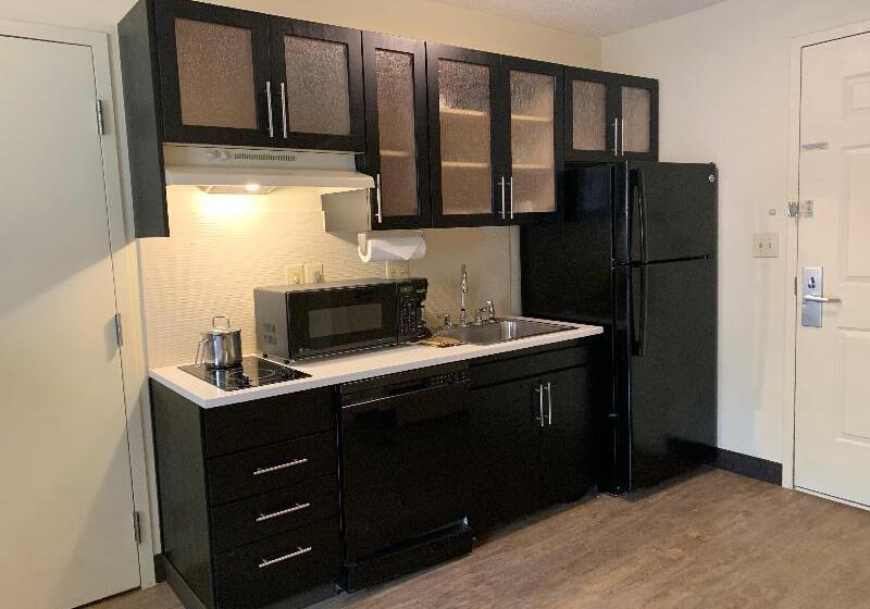 جناح لذوى الاحتياجات الخاصة, Candlewood Suites Raleigh Crabtree, An Ihg