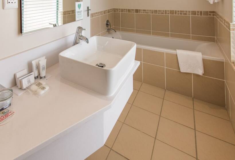 إستوديو قياسى, City Lodge Hotel Eastgate