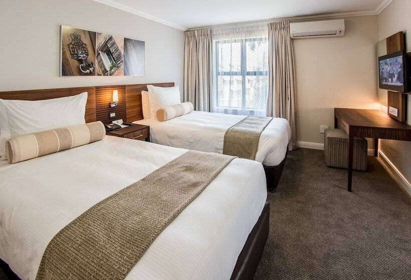 إستوديو قياسى, City Lodge Hotel Eastgate