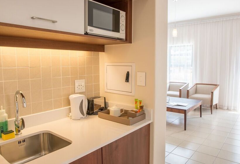 جناح, City Lodge Hotel Eastgate