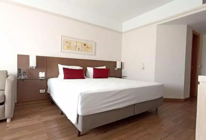 Deluxe-huone King-vuode, Comfort Suites Londrina