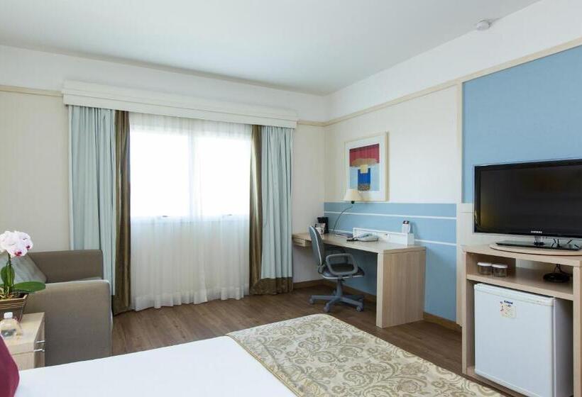 스탠다드 룸 킹사이즈 침대, Comfort Suites Londrina