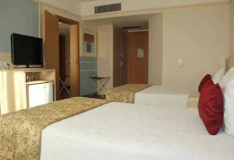 Perhehuone, Comfort Suites Londrina