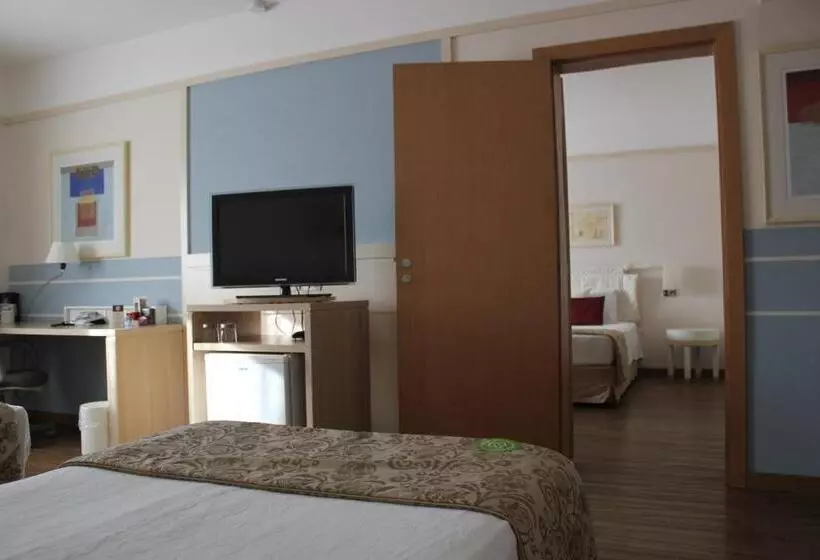 Perhehuone, Comfort Suites Londrina