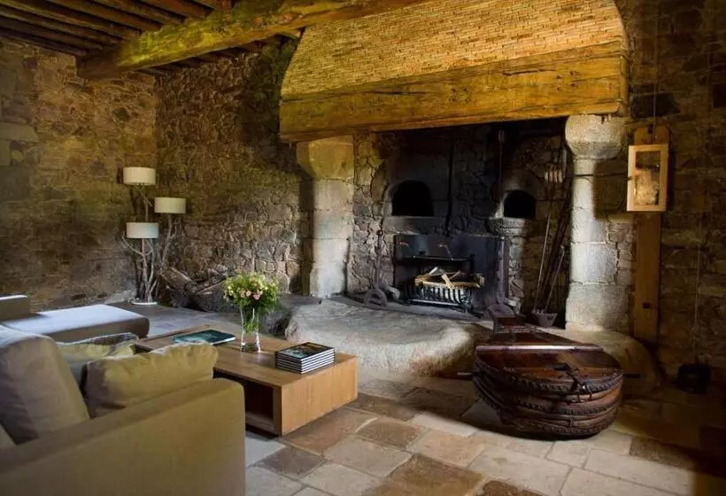 Villa 2 Makuuhuonetta, Domaine Des Etangs, Auberge Resorts Collection