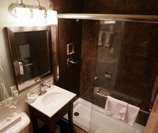 Номер Стандарт 2 Двуспальные Кровати, Dude Rancher Lodge