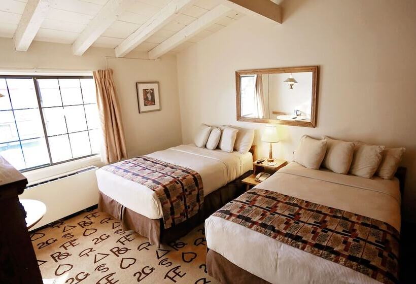 Номер Стандарт 2 Двуспальные Кровати, Dude Rancher Lodge