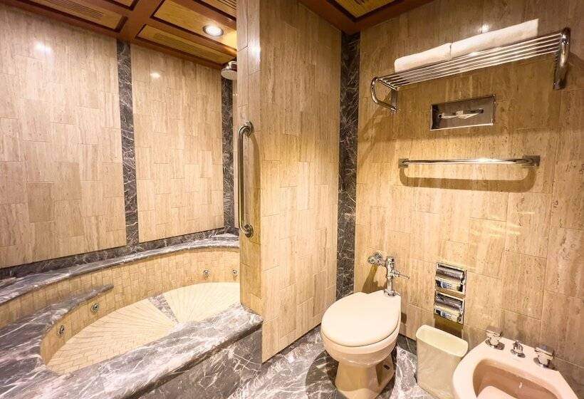 سوئیت پرزیدنت, Exe Alameda Reforma