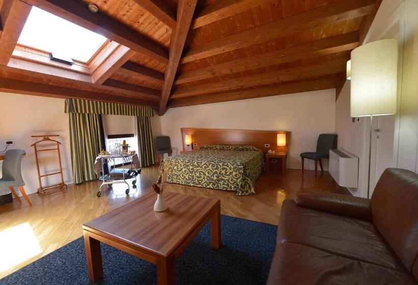 اتاق لوکس با چشمانداز, Ferrara