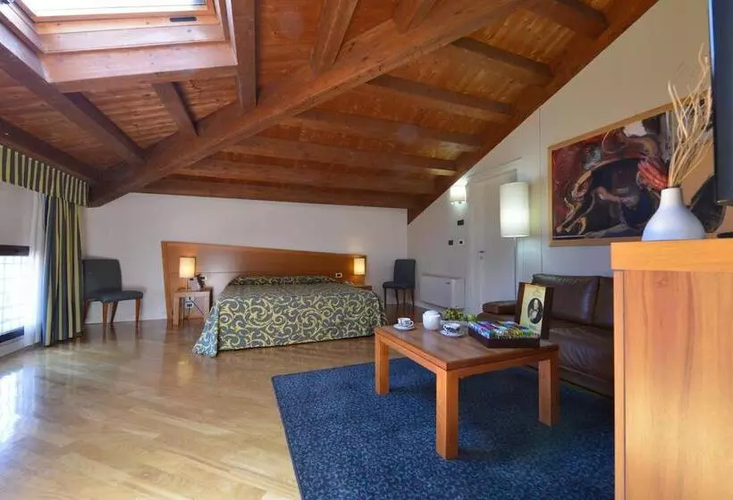 اتاق لوکس با چشمانداز, Ferrara