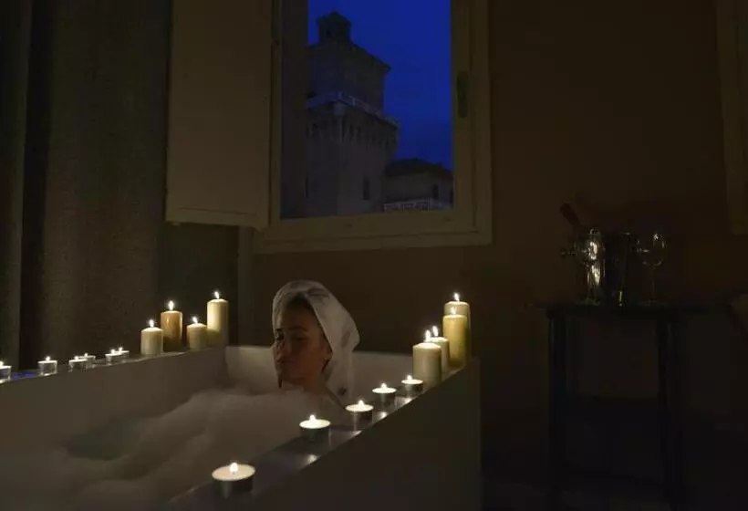 سوئیت با وان آب گرم, Ferrara