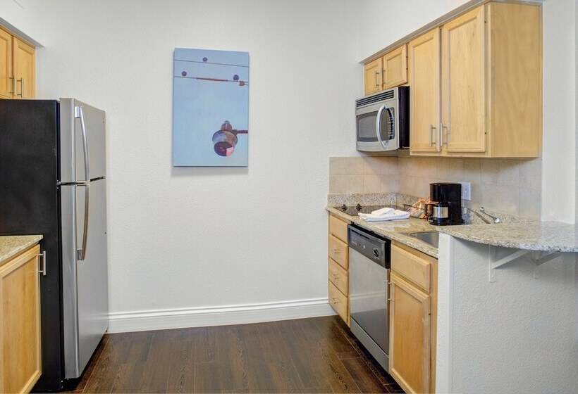 استودیوی لوکس, Hyatt House Dallas Lincoln Park