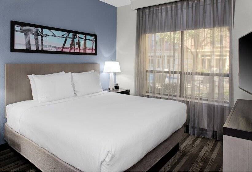 استودیوی لوکس, Hyatt House Dallas Lincoln Park