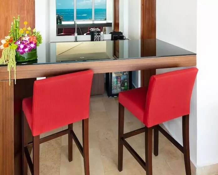 スイートクラブ シービュー, Presidente Intercontinental Cancun Resort