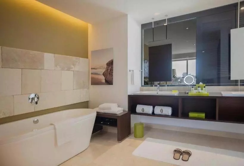 キングサイズベッドのクラブルーム, Presidente Intercontinental Cancun Resort
