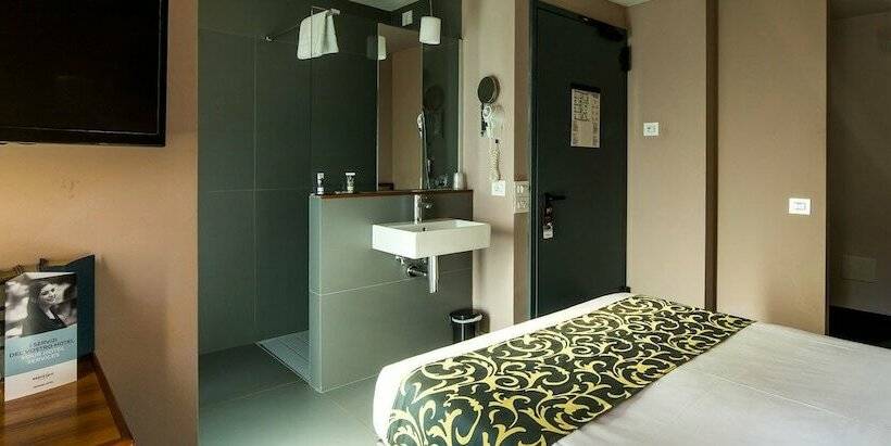 اتاق کلاسیک, Ferrara