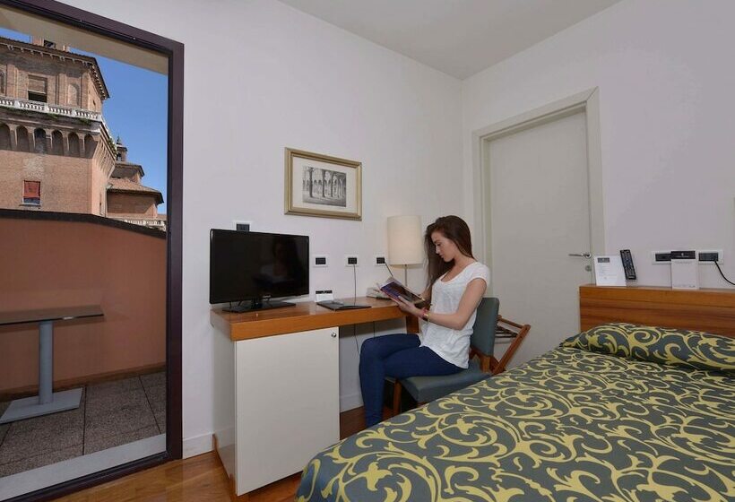 اتاق کلاسیک, Ferrara