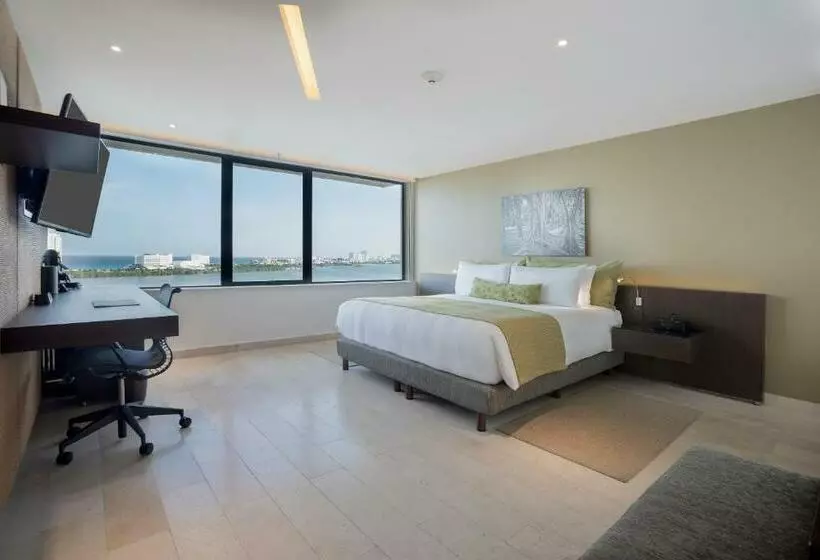 キングサイズベッドのスイートルーム, Presidente Intercontinental Cancun Resort