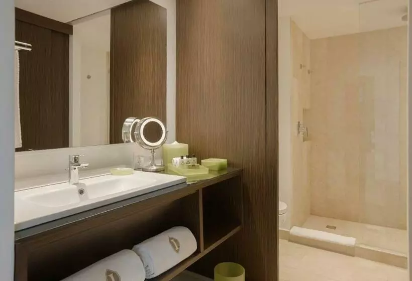 キングサイズベッドのスイートルーム, Presidente Intercontinental Cancun Resort