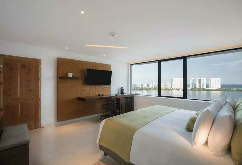 キングサイズベッドのスイートルーム, Presidente Intercontinental Cancun Resort