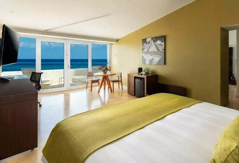 キングサイズベッドのスイートルーム, Presidente Intercontinental Cancun Resort