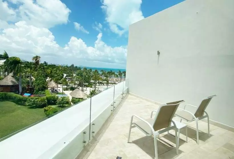 キングサイズベッドのクラブルーム, Presidente Intercontinental Cancun Resort